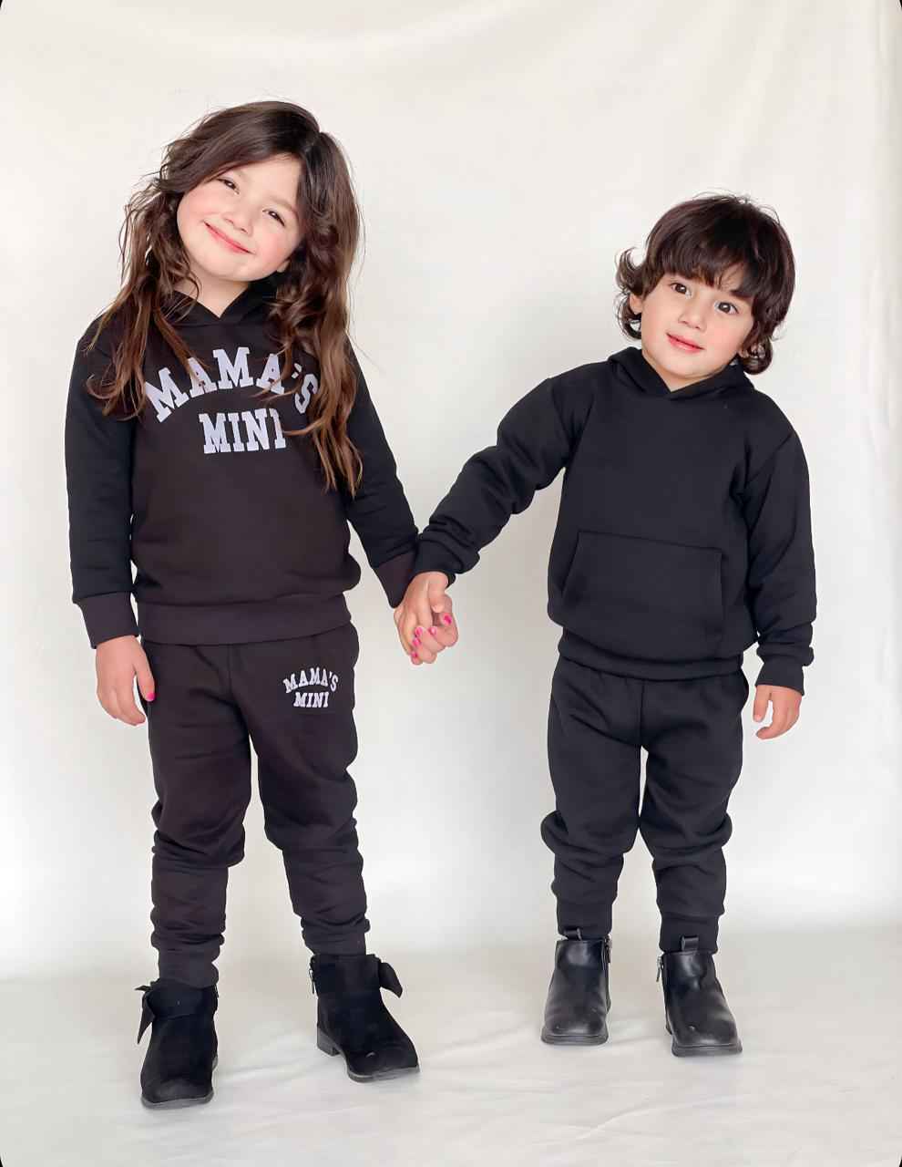 Siblings in Sync: Coordination and Matching Trend Outfits